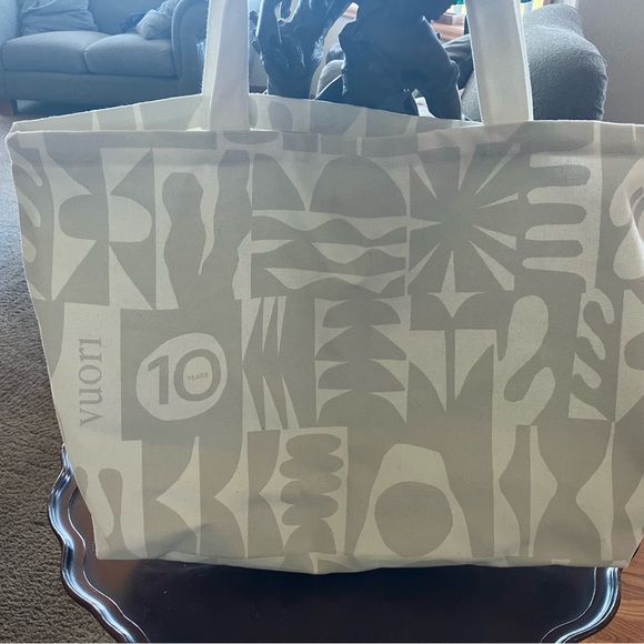 Vuori White cotton Fabric rare tote - Picture 2 of 7